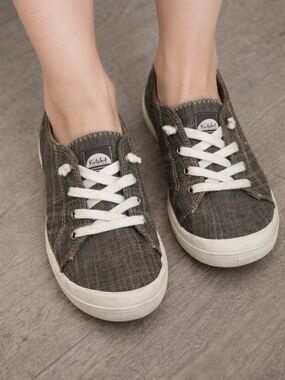 Grab & Go Comfort – Neutral Grey Sneakers, Size 9